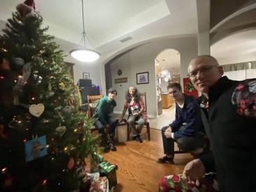 2020-12-24-Christmas-02-Dax-Suzi-Chance-Travis.JPG