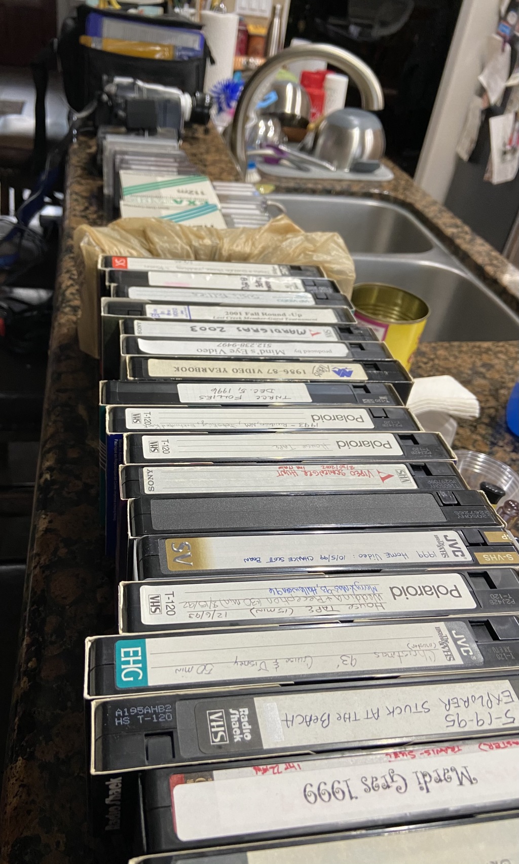 2020/12(December)/Misc/1024x768_2020-12-15-Tapes-to-Convert.JPG