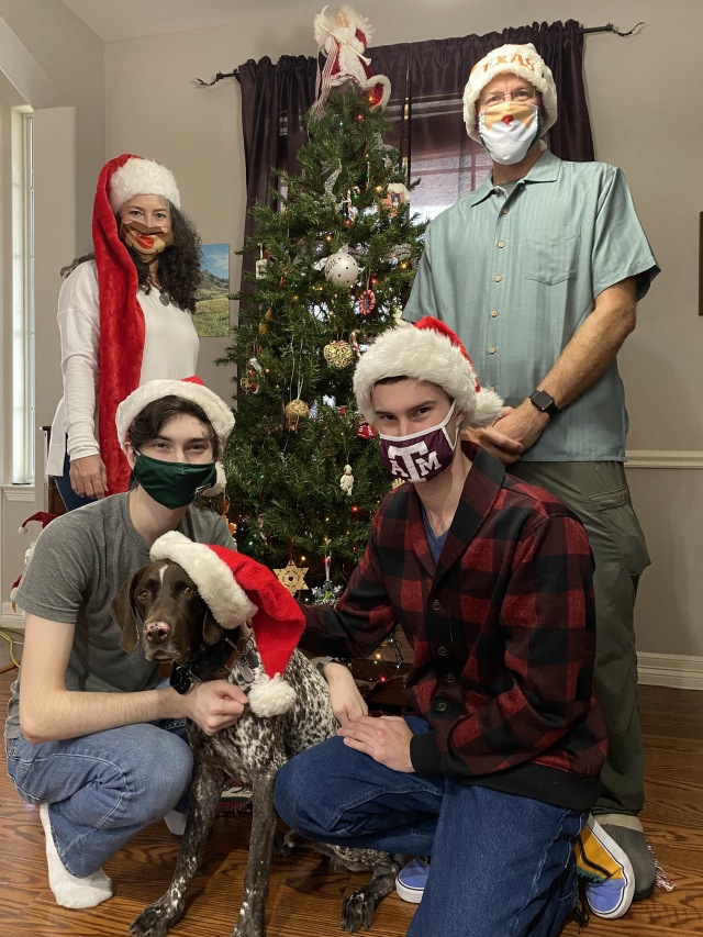 2020-11-28-Christmas-Card-Picture-09-Suzi-Dax-Blaze-Chance-Travis-GOOD.JPG