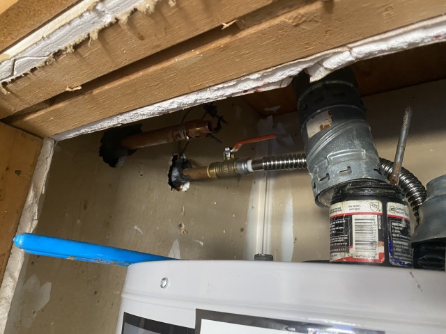 2021/01(January)/Rental-House-Water-Leak/640x480_2021-02-04-Disraeli-Rental-water-leak-Leon-2.JPG
