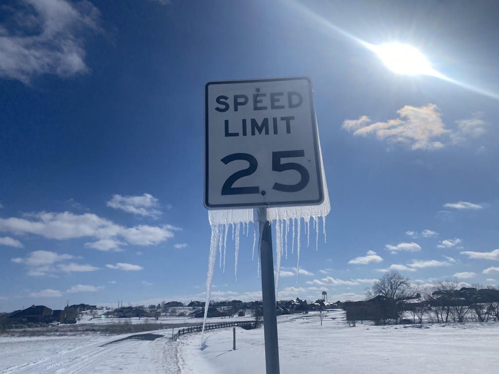 2021-02-15-Texas-Ice-Storm-21-Speed-Lmit-sign-frozen.JPG