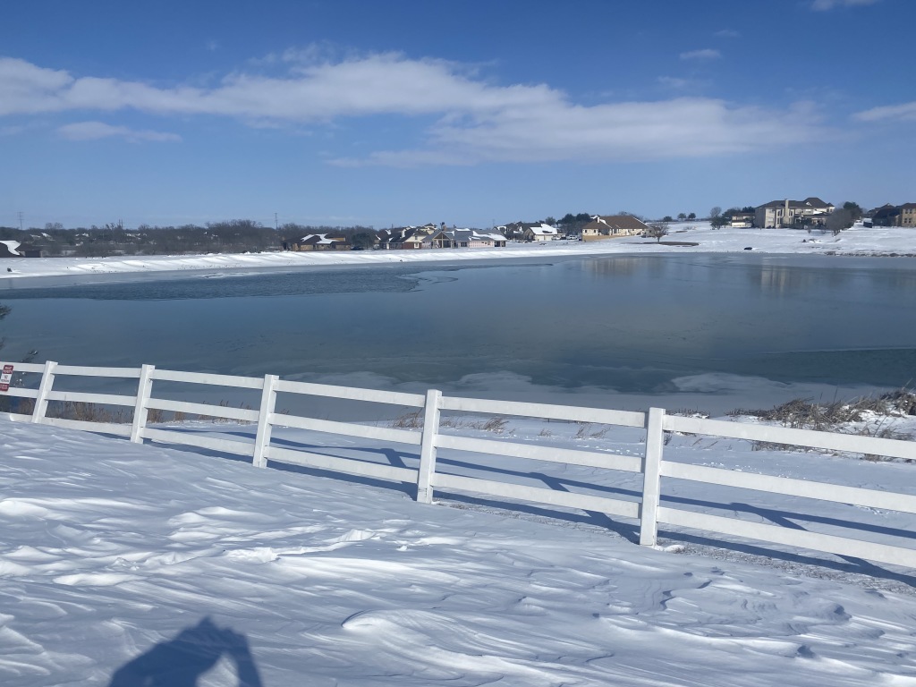 2021/02(February)/Snow-Storm-2-Texas/1024x768_2021-02-15-Texas-Ice-Storm-29-Pond-Frozen.JPG