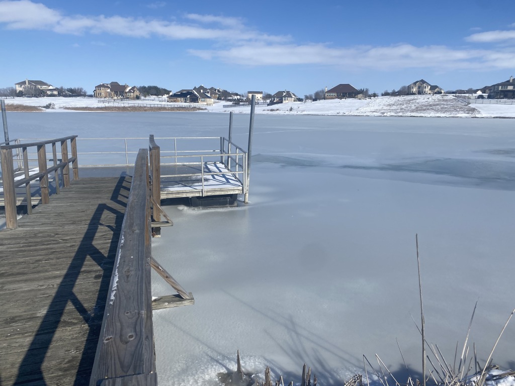 2021/02(February)/Snow-Storm-2-Texas/1024x768_2021-02-15-Texas-Ice-Storm-36-Pond-Frozen.JPG