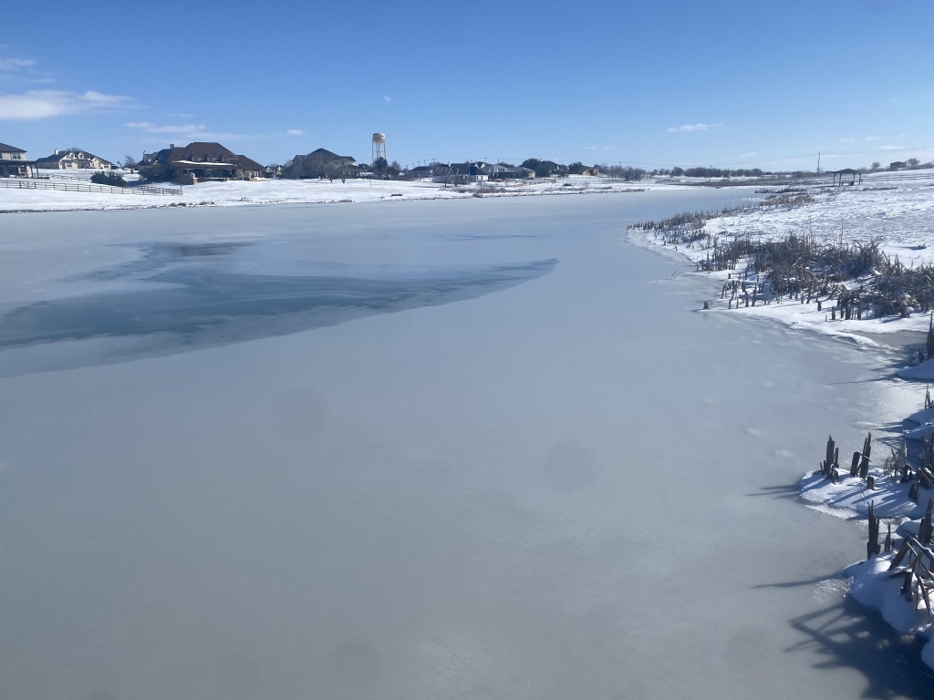 2021/02(February)/Snow-Storm-2-Texas/1024x768_2021-02-15-Texas-Ice-Storm-39-Pond-Frozen.JPG