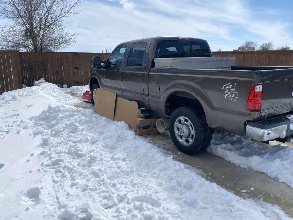 2021-02-16-Texas-Ice-Storm-04-warming-Bills-truck-to-thaw-the-diesel.JPG