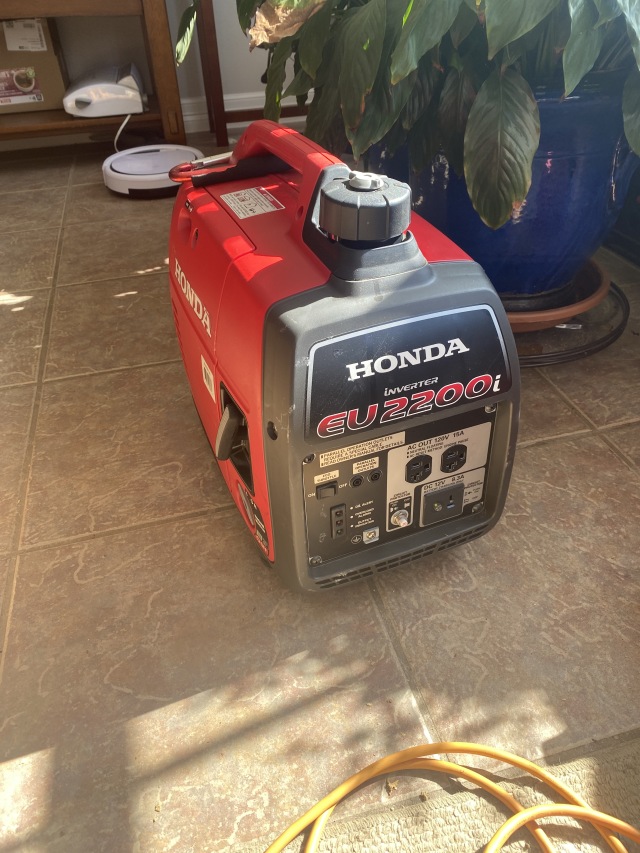 2021-02-19-Texas-Ice-Storm-03-Honda-EU2200i-generator.JPG