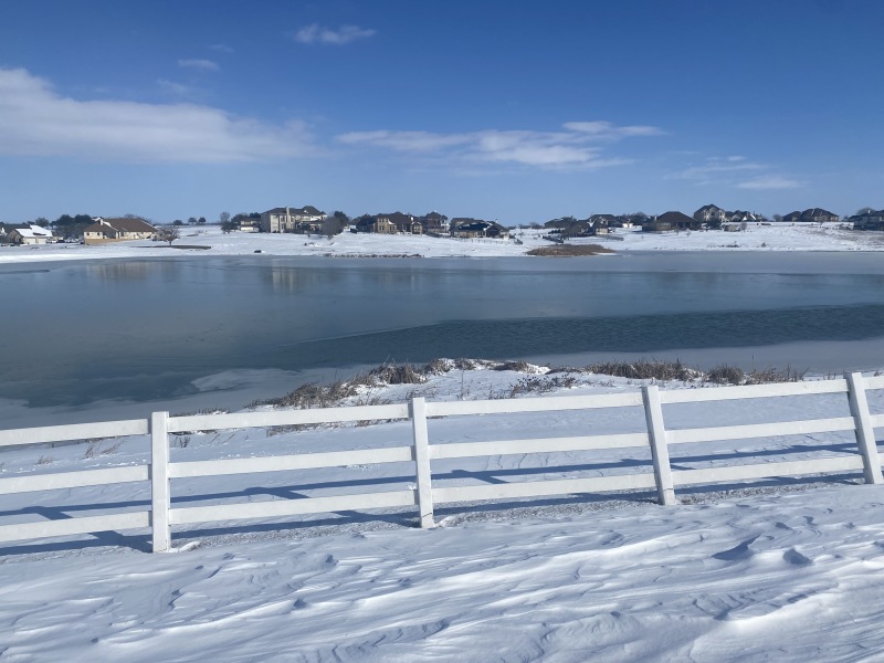 2021/02(February)/Snow-Storm-2-Texas/800x600_2021-02-15-Texas-Ice-Storm-30-Pond-Frozen.JPG