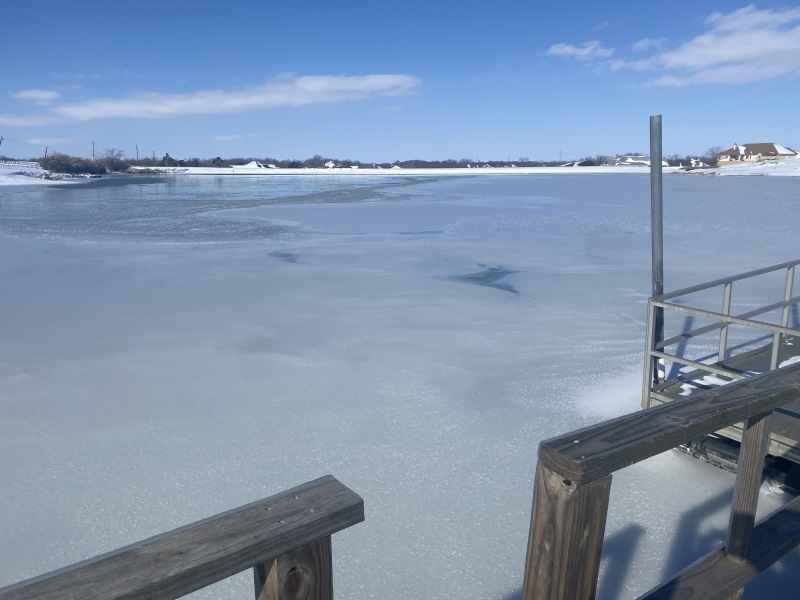 2021/02(February)/Snow-Storm-2-Texas/800x600_2021-02-15-Texas-Ice-Storm-37-Pond-Frozen.JPG