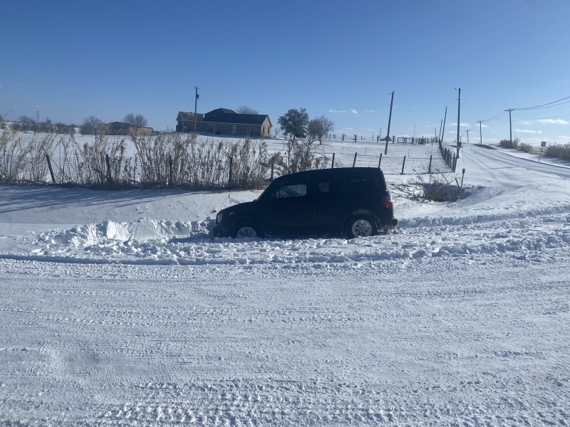 2021-02-15-Texas-Ice-Storm-40-Car-Stuck.JPG