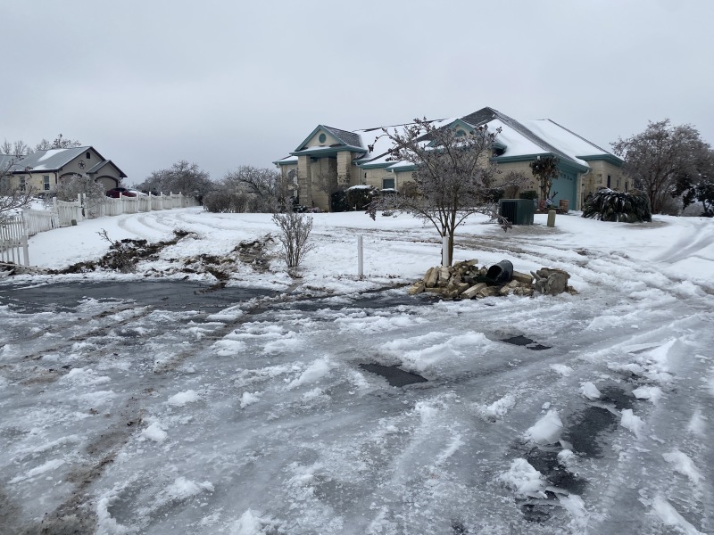 2021/02(February)/Snow-Storm-2-Texas/800x600_2021-02-17-Texas-Ice-Storm-15-broken-mailbox.JPG