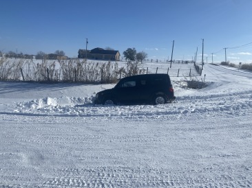 2021-02-15-Texas-Ice-Storm-40-Car-Stuck.JPG