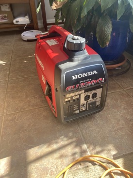 2021-02-19-Texas-Ice-Storm-03-Honda-EU2200i-generator.JPG