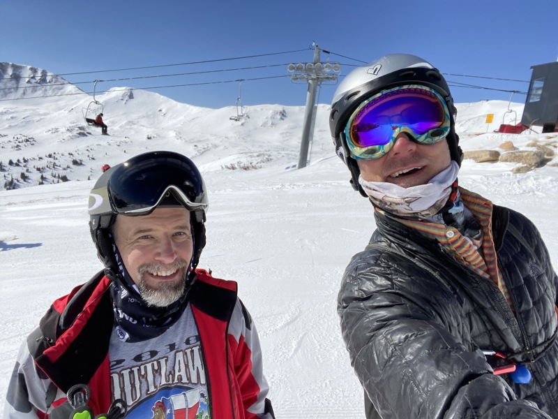 2021/03(March)/Colorado-Skiing-Maddox/800x600_2021-04-01-Loveland-Skiing-04-Ren-Travis.JPG
