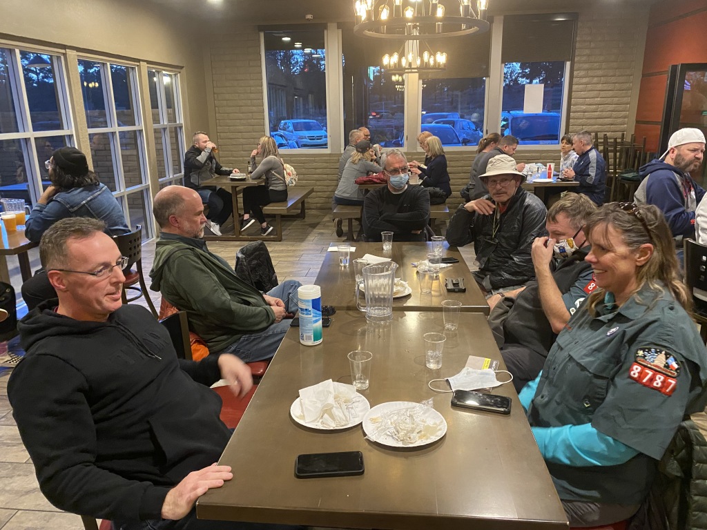 2021/03(March)/Grand-Canyon-Crew-8787/1024x768_2021-03-14-Grand-Canyon-26-MarkusWeber-MarkDonnell-Guy-Carl-Bob-Terrie-pizza.JPG