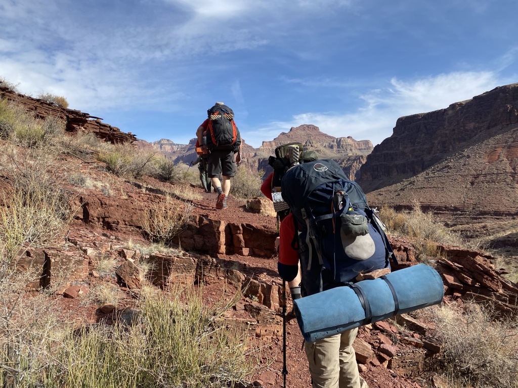 2021/03(March)/Grand-Canyon-Crew-8787/1024x768_2021-03-18-Grand-Canyon-07-Truman-with-rocks-on-pack.JPG