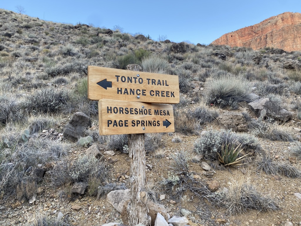 2021-03-19-Grand-Canyon-03-Trail-sign-Tonto-Trail-Hance-Cree-Horseshoe-Mesa-Page-Springs.JPG
