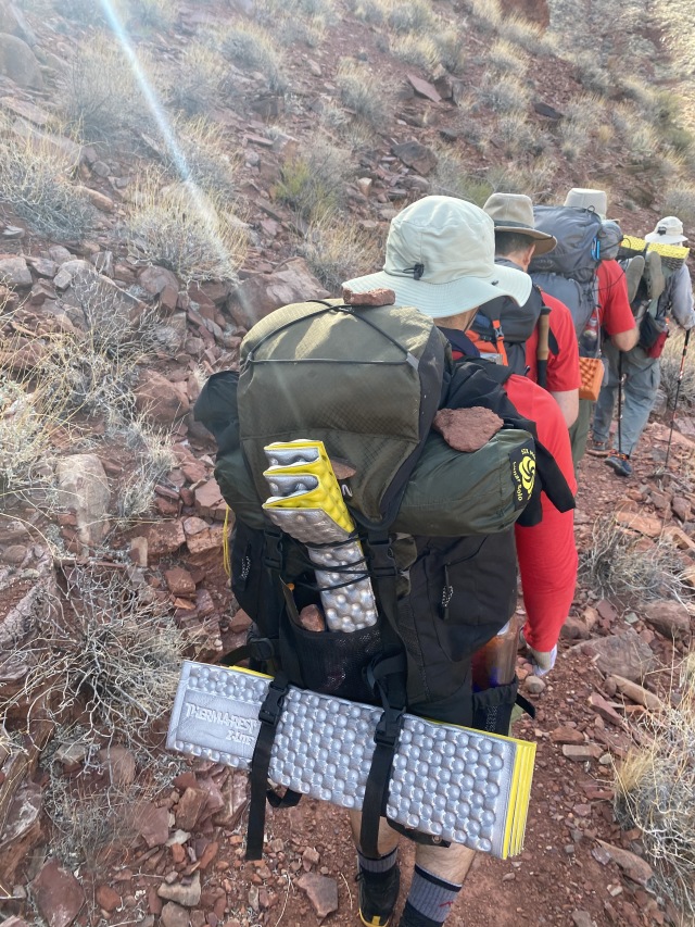 2021/03(March)/Grand-Canyon-Crew-8787/640x480_2021-03-18-Grand-Canyon-06-Rusty-loaded-with-ROCKS.JPG