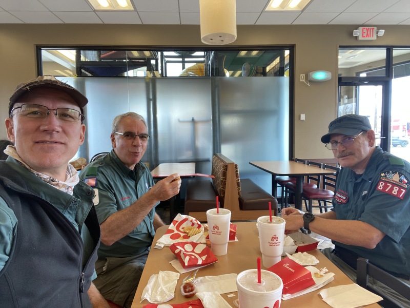 2021/03(March)/Grand-Canyon-Crew-8787/800x600_2021-03-13-Grand-Canyon-Travel-2-ChickFilA-Travis-Guy-Carl.JPG