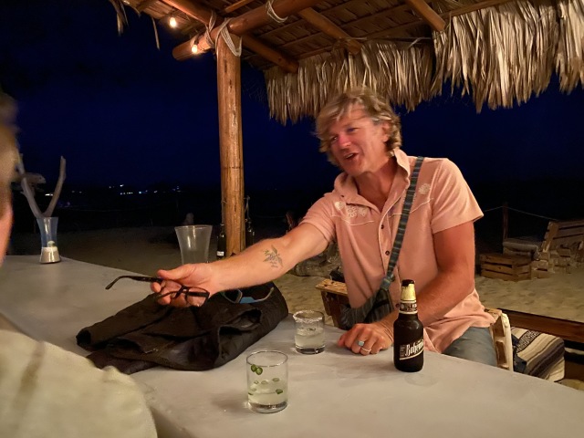 2021-04-09-Los-Cabos-Cubos-MX-16-Justin-handing-reader-glasses-to-Josh.JPG