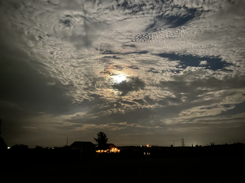 2021/04(April)/Misc/1024x768_2021-04-26-clouds.jpg