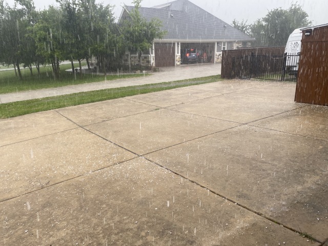 2021/04(April)/Misc/640x480_2021-04-15-Hail-1.JPG