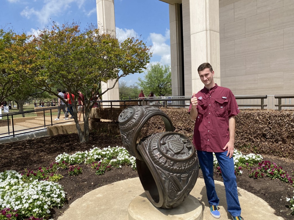 2021/04(April)/TAMU-Ring-Day/1024x768_2021-04-08-TAMU-Ring-Day-45-Chance.JPG
