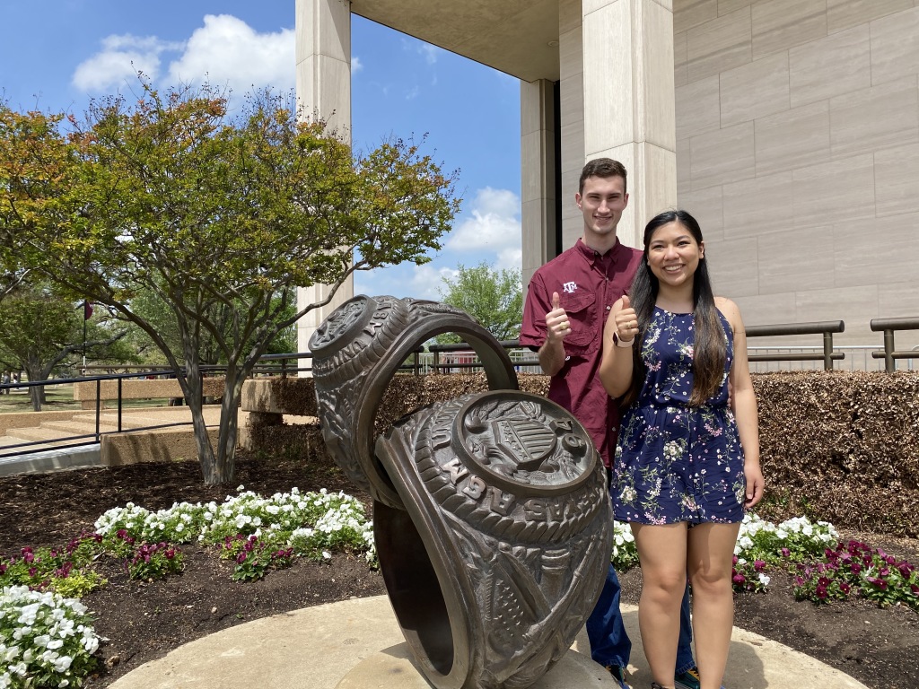 2021/04(April)/TAMU-Ring-Day/1024x768_2021-04-08-TAMU-Ring-Day-50-Chance-Cynthia.JPG