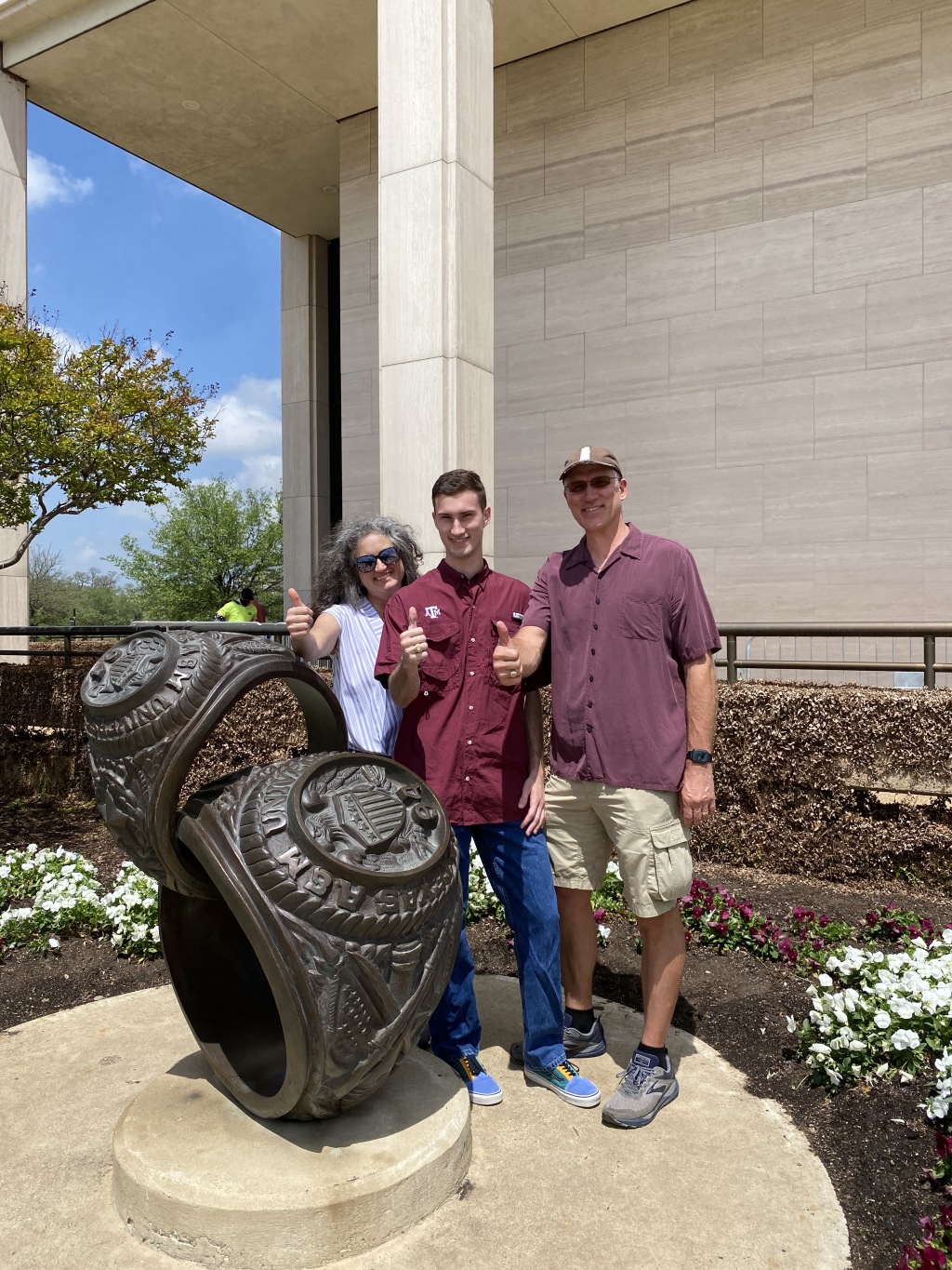 2021/04(April)/TAMU-Ring-Day/1024x768_2021-04-08-TAMU-Ring-Day-55-Suzi-Chance-Travis.JPG