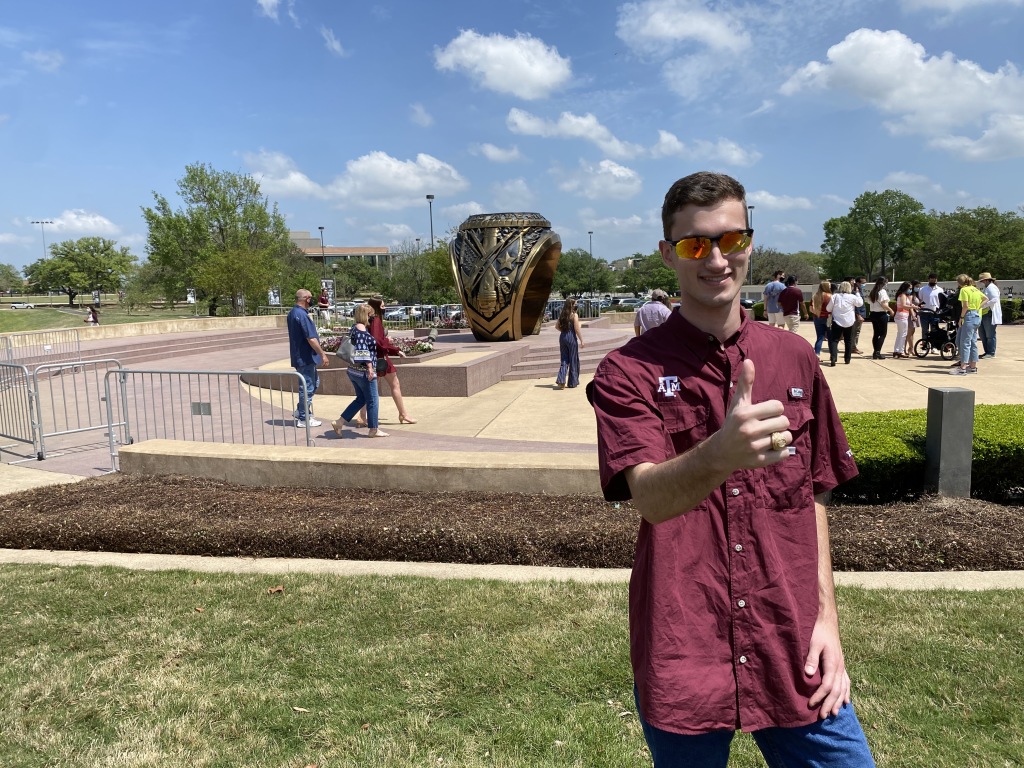 2021/04(April)/TAMU-Ring-Day/1024x768_2021-04-08-TAMU-Ring-Day-62-Chance.JPG