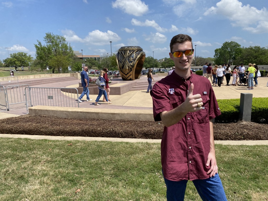2021/04(April)/TAMU-Ring-Day/1024x768_2021-04-08-TAMU-Ring-Day-63-Chance.JPG
