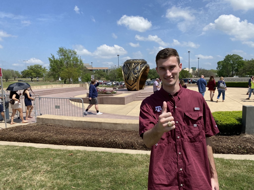 2021/04(April)/TAMU-Ring-Day/1024x768_2021-04-08-TAMU-Ring-Day-67-Chance.JPG