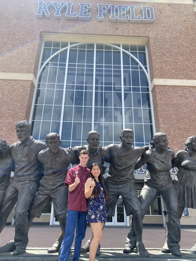 2021/04(April)/TAMU-Ring-Day/640x480_2021-04-08-TAMU-Ring-Day-26-Chance-Cynthia.JPG
