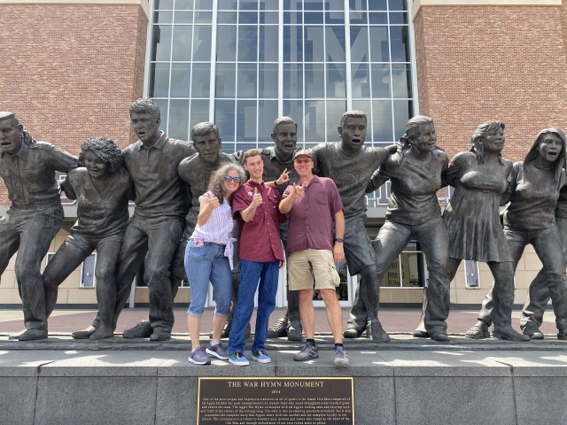 2021/04(April)/TAMU-Ring-Day/640x480_2021-04-08-TAMU-Ring-Day-33-Suzi-Chance-Travis-GOOD.JPG