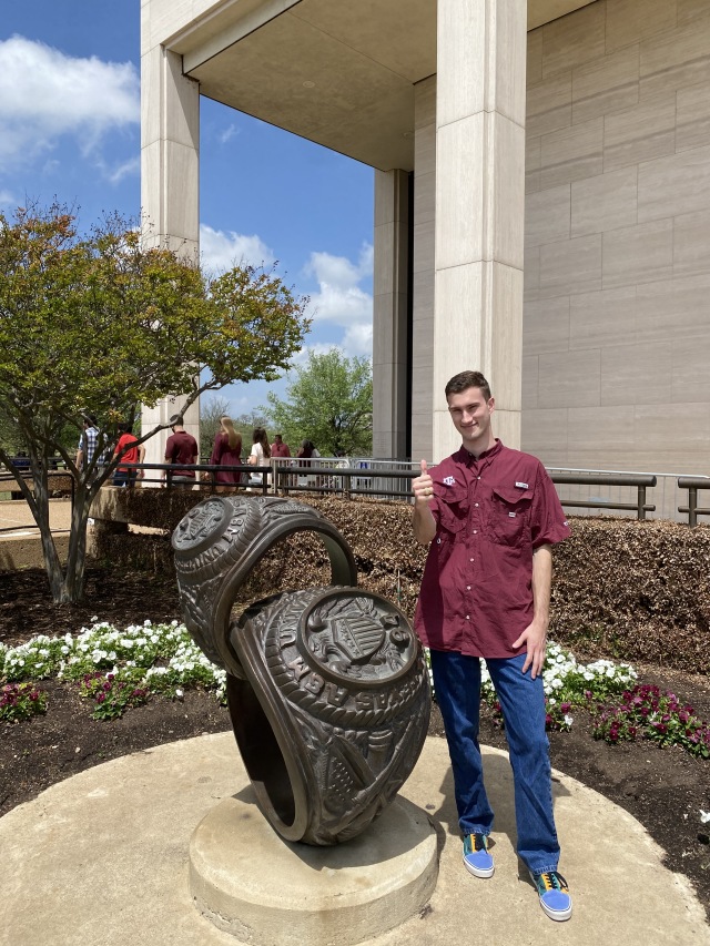 2021/04(April)/TAMU-Ring-Day/640x480_2021-04-08-TAMU-Ring-Day-44-Chance.JPG