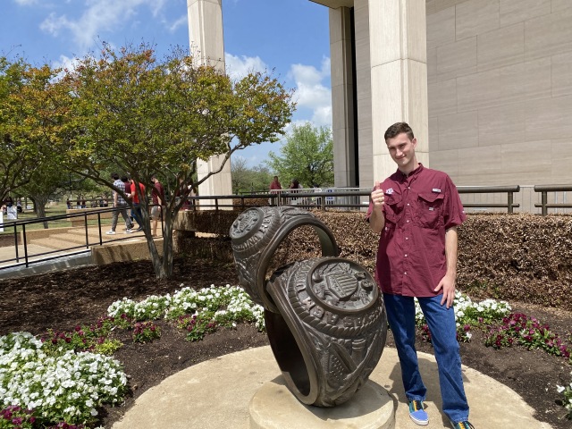 2021/04(April)/TAMU-Ring-Day/640x480_2021-04-08-TAMU-Ring-Day-45-Chance.JPG