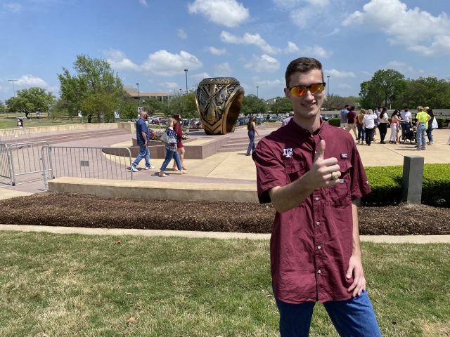 2021/04(April)/TAMU-Ring-Day/640x480_2021-04-08-TAMU-Ring-Day-63-Chance.JPG