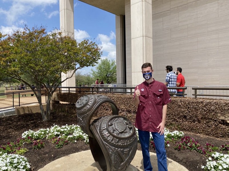 2021/04(April)/TAMU-Ring-Day/800x600_2021-04-08-TAMU-Ring-Day-41-Chance.JPG