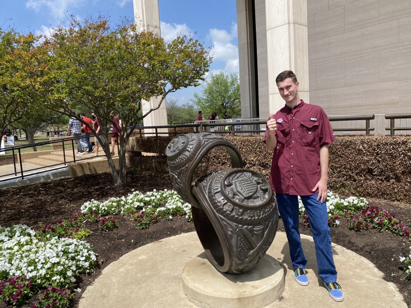 2021/04(April)/TAMU-Ring-Day/800x600_2021-04-08-TAMU-Ring-Day-46-Chance.JPG