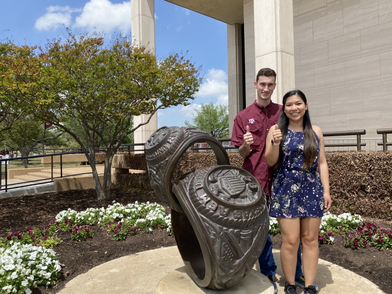2021/04(April)/TAMU-Ring-Day/800x600_2021-04-08-TAMU-Ring-Day-49-Chance-Cynthia.JPG