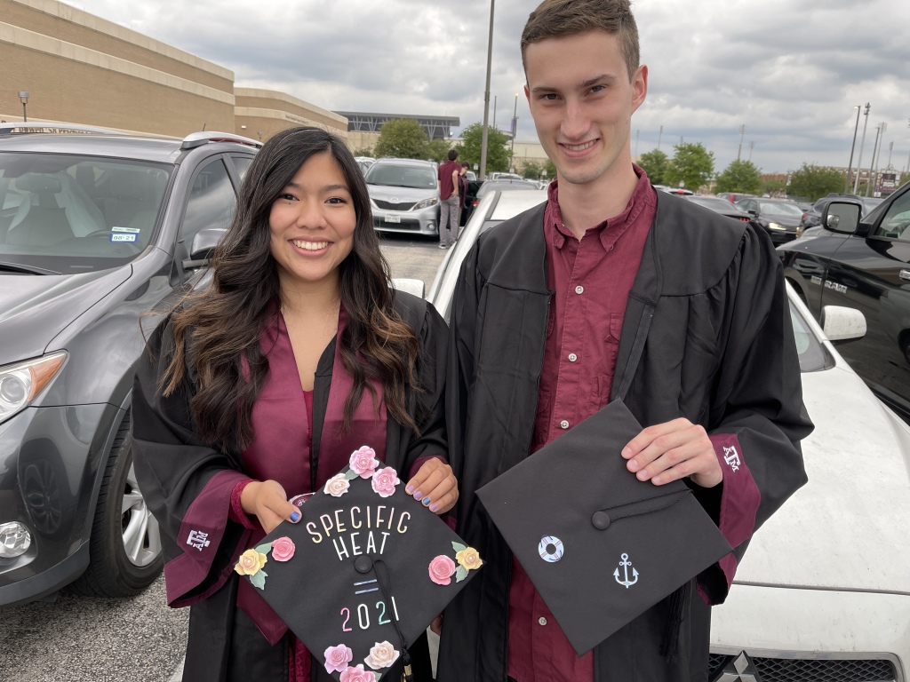 2021/05(May)/Chance-TAMU-Graduation/1024x768_2021-05-15-TAMU-Chemistry-Graduation-Chance-20-Cynthia.JPG