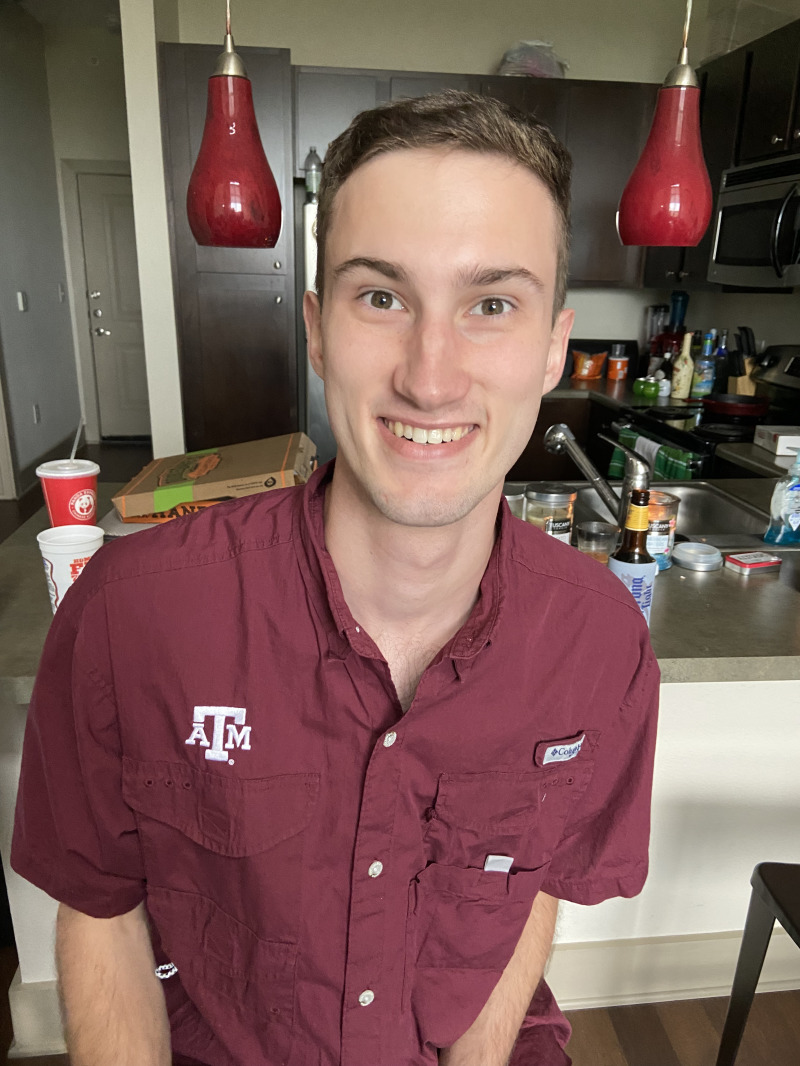 2021/05(May)/Chance-TAMU-Graduation/800x600_2021-05-15-TAMU-Chemistry-Graduation-Chance-13.jpg