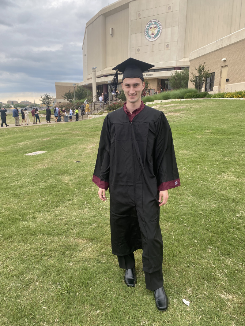 2021/05(May)/Chance-TAMU-Graduation/800x600_2021-05-15-TAMU-Chemistry-Graduation-Chance-24.jpg