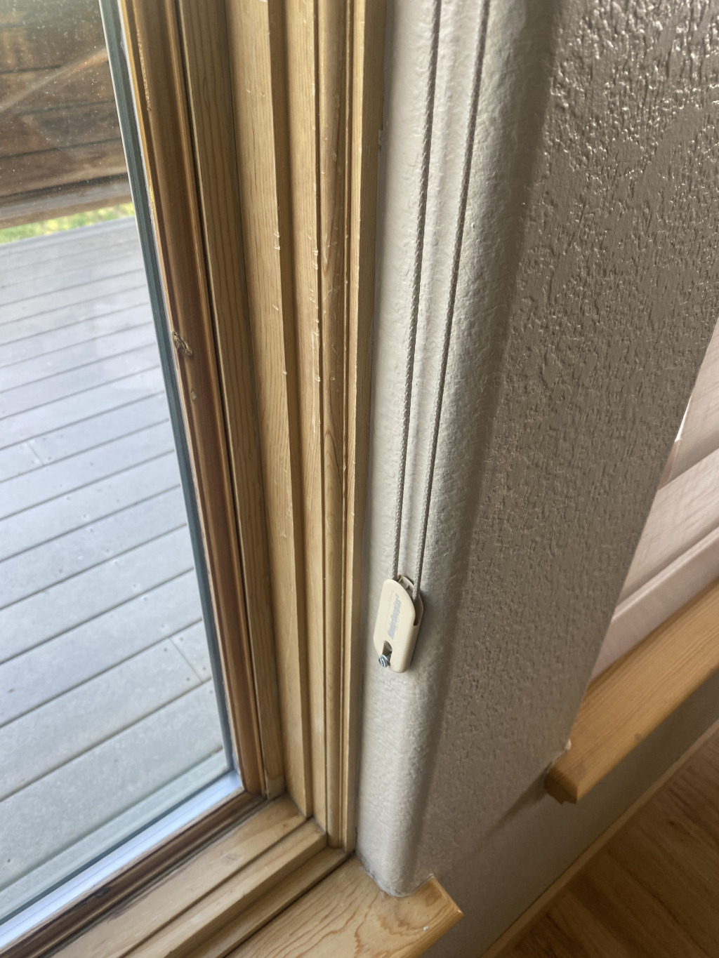 2021/06(June)/Breckenridge-Move/1024x768_2021-06-22-Deck-Windows-pull-string.jpg