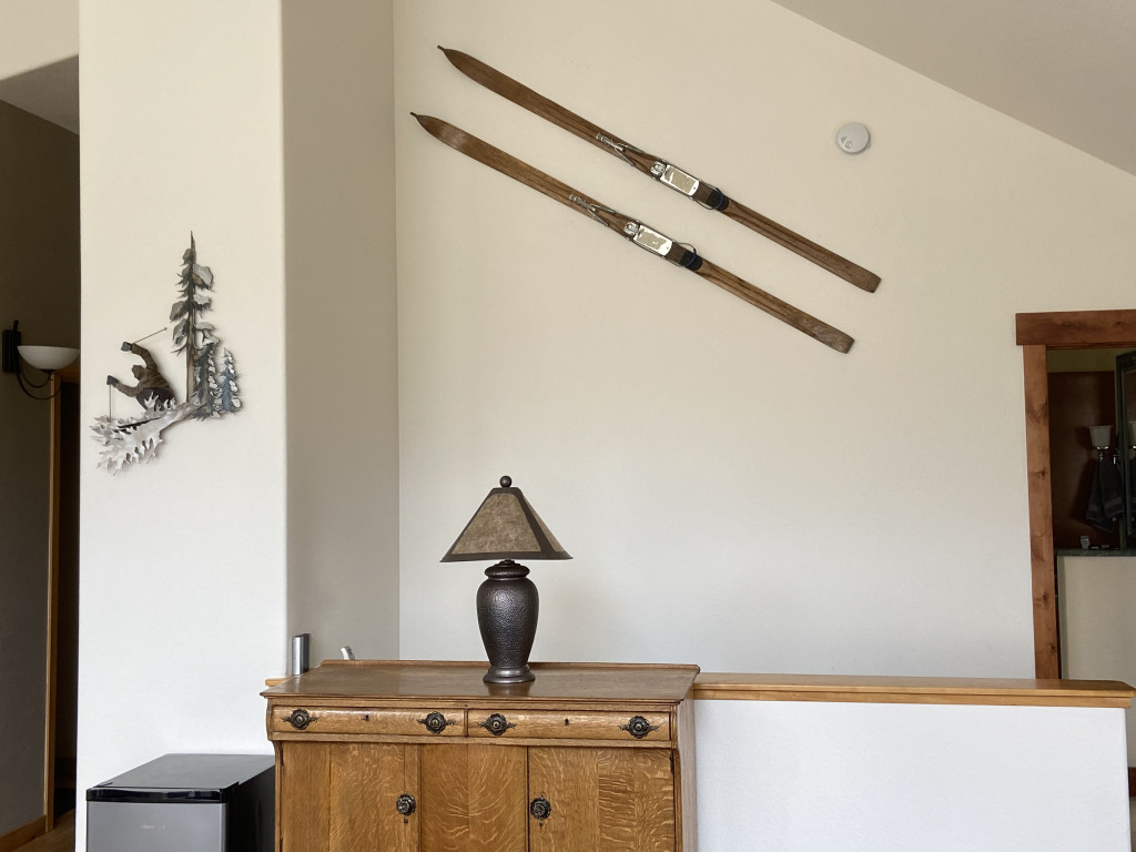 2021/06(June)/Breckenridge-Move/1024x768_2021-07-20-Move-1-ski-Decorations-from-Mussatos.jpg