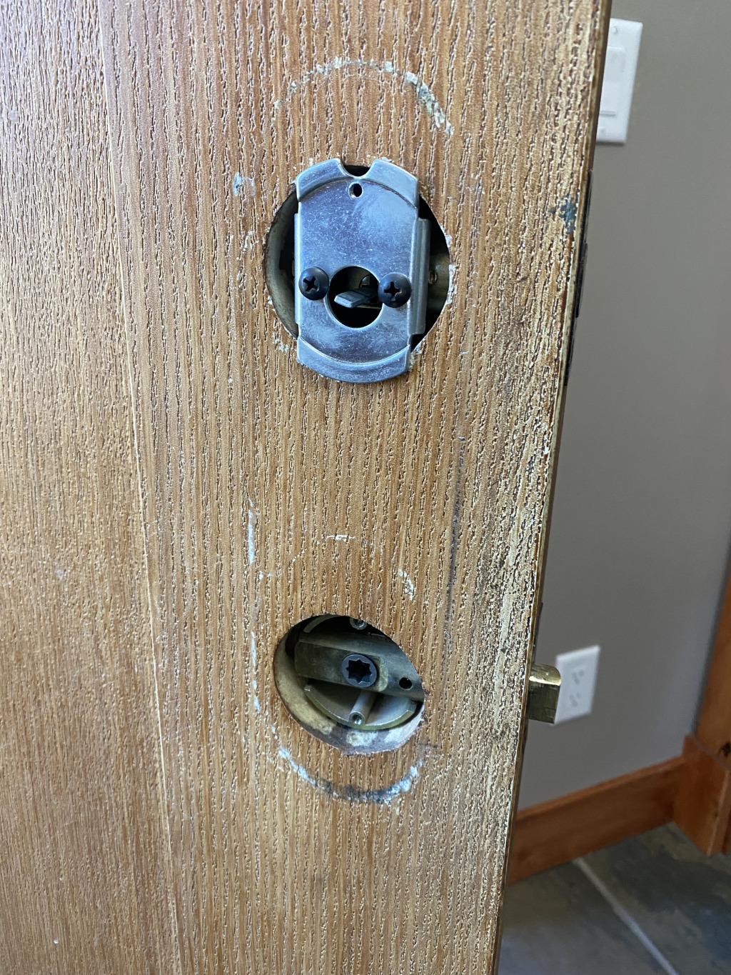 2021/06(June)/Breckenridge-Move/1024x768_2021-08-25-Move-2-Front-Door-knob-replacement.jpg