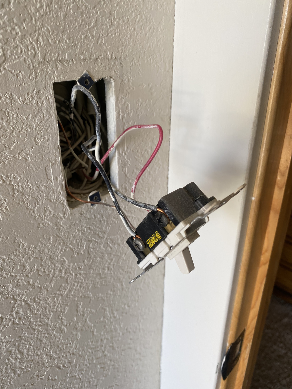 2021/06(June)/Breckenridge-Move/1024x768_2021-09-08-Move-1-Attempted-3way-switch-in-laundry-room-failed.jpg