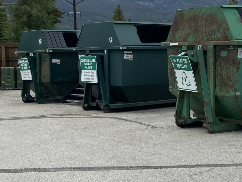 2021/06(June)/Breckenridge-Move/800x600_2021-07-03-Move-2-Recycle-bins.jpg