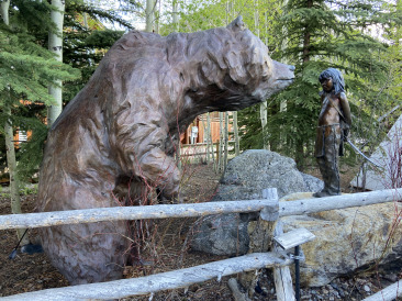 2021-06-04-Breckenridge-03-bear-statue.jpg