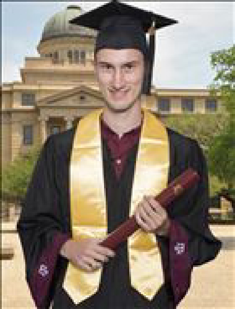 2021/06(June)/Chance-Professional-Graduation-thumbnails/800x600_2001-06-21-Chance-Graduation-Professional-08.jpg