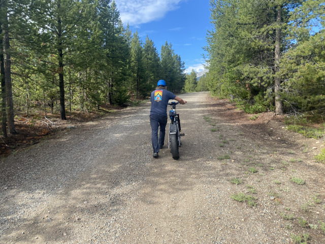 2021/07(July)/Breckenridge/2021-07-01-Colorado-1-Justin-Flat-tire-on-RadRover.jpg